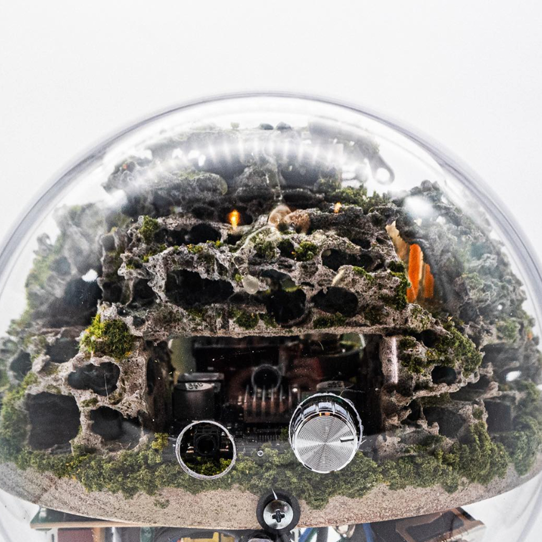 News13_A.LEAK × GINGAJINがコラボ最小6mmのミニ銀河人がA.LEAK内部に